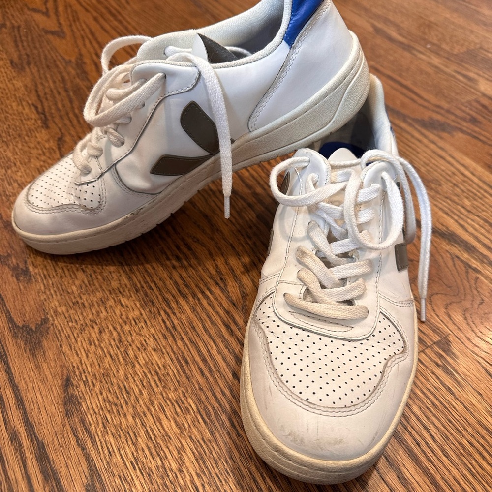 Veja White Sneakers Classic Low-Top Design